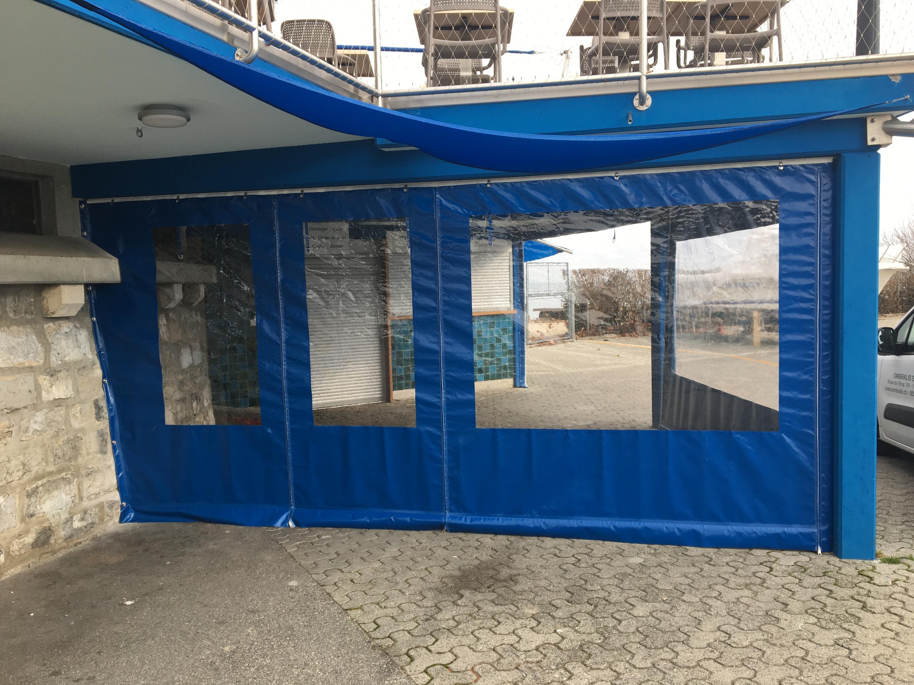 Bâches pvc avec fenêtres et porte