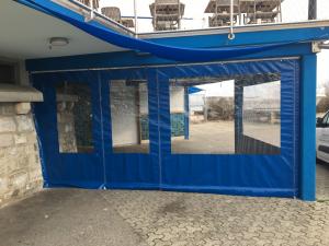 Bâches pvc avec fenêtres et porte
