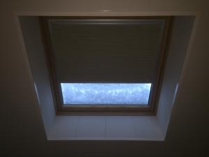 Store pour fenêtre de toit occultant