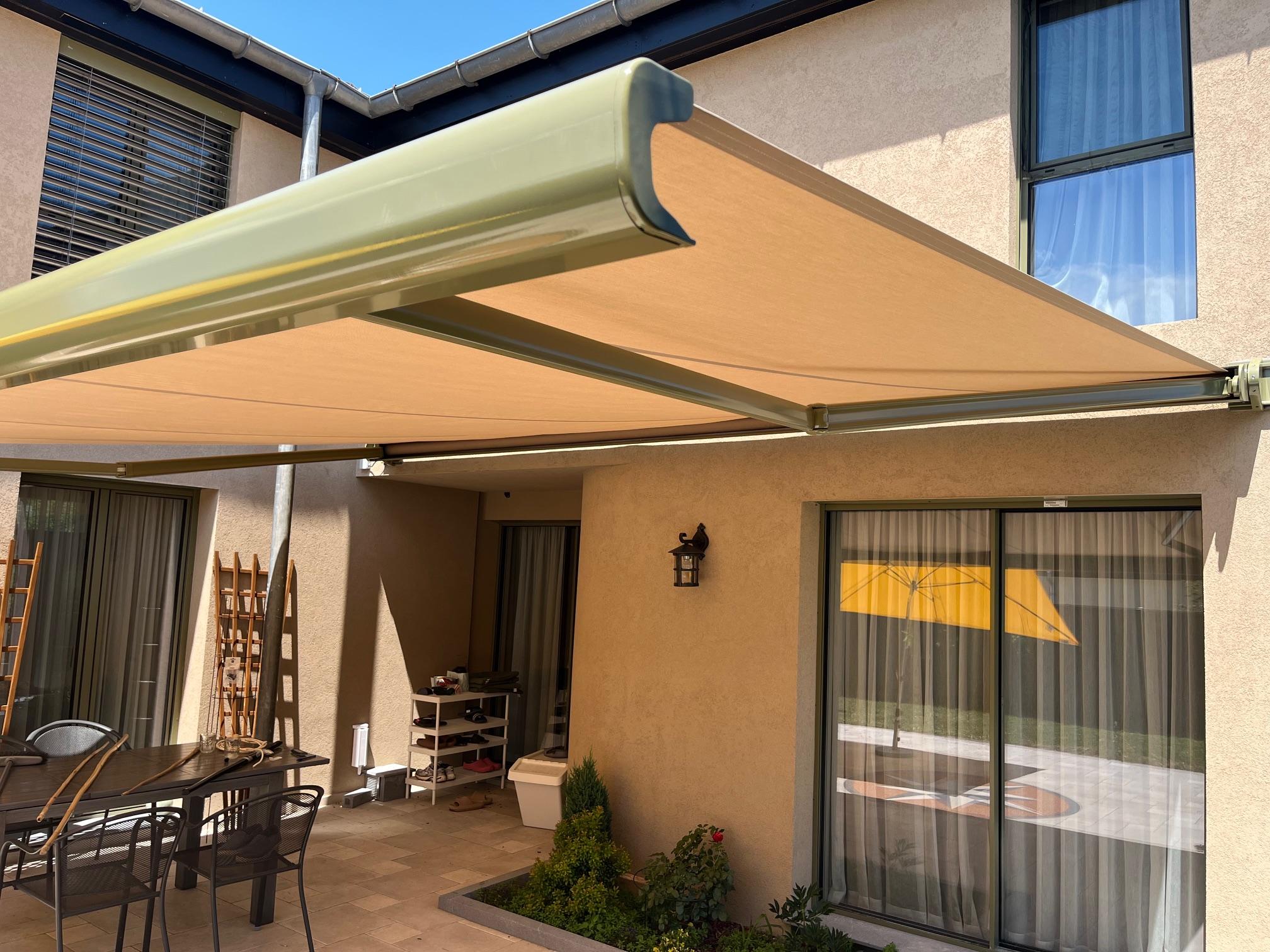 Store toile avec caisson