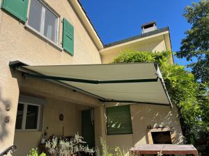 Store toile avec caisson