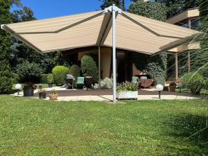 Store toile bi-pente