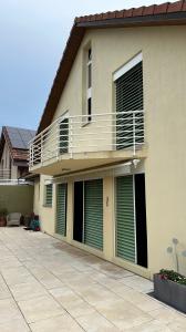 Stores à lamelles motorisés